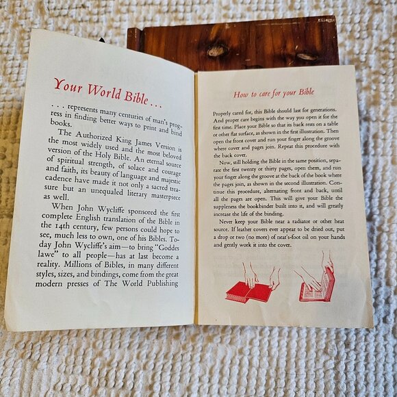 World Publishing Bible in Cedar Wooden Box - Chesapeake Bay Virginia KJV - Picture 9 of 11